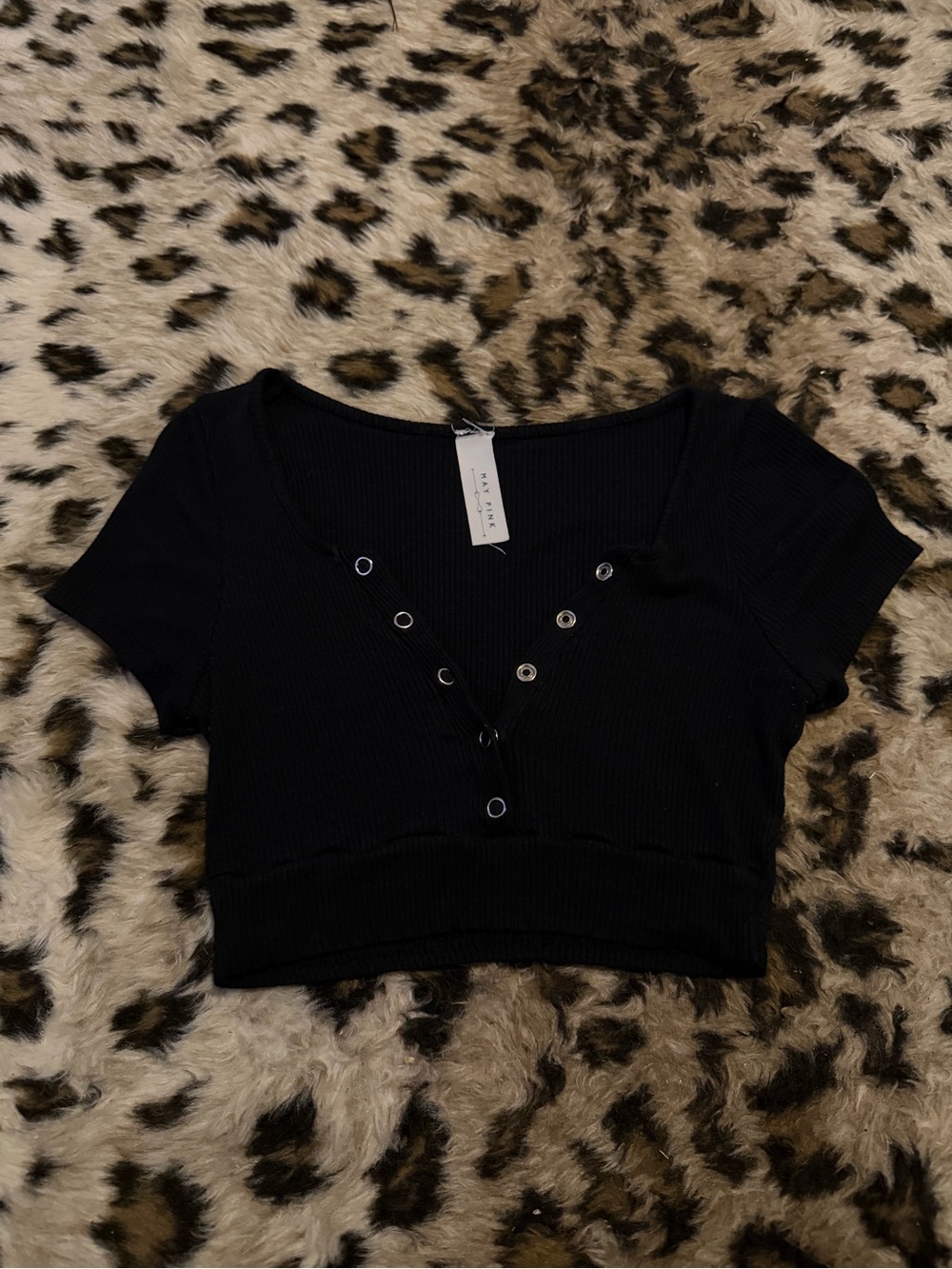Black Ribbed Snap-Front Cropped Tee - Unbranded